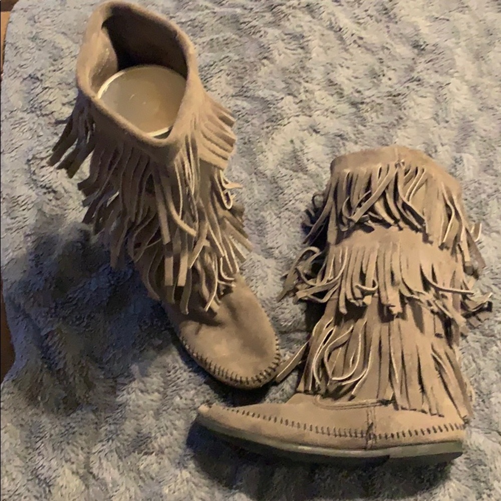 Grey fringe boots